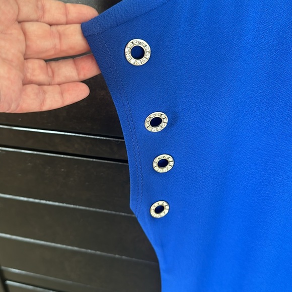 89th & Madisyn Royal Blue Top - size PM - excellent condition. - Picture 4 of 4